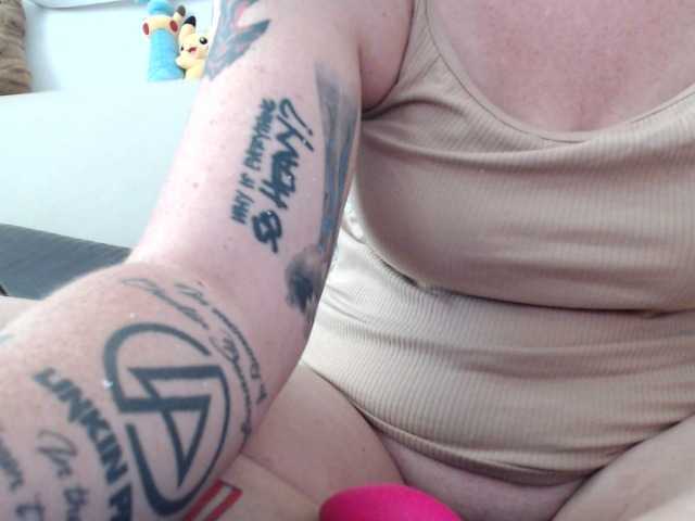 Live sex webcam photo for Wetgerman2 #276225879