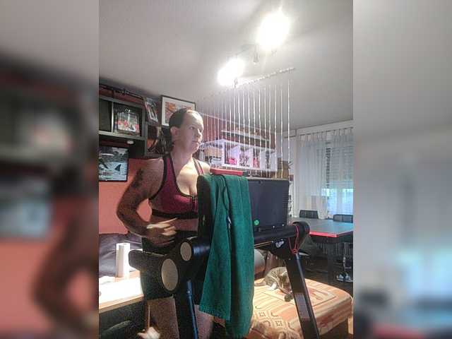 Live sex webcam photo for Wetgerman2 #276317581