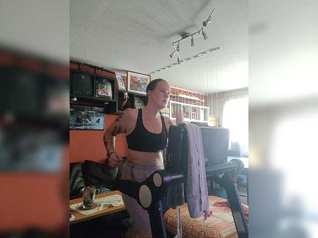 Live sex webcam photo for Wetgerman2 #276360491