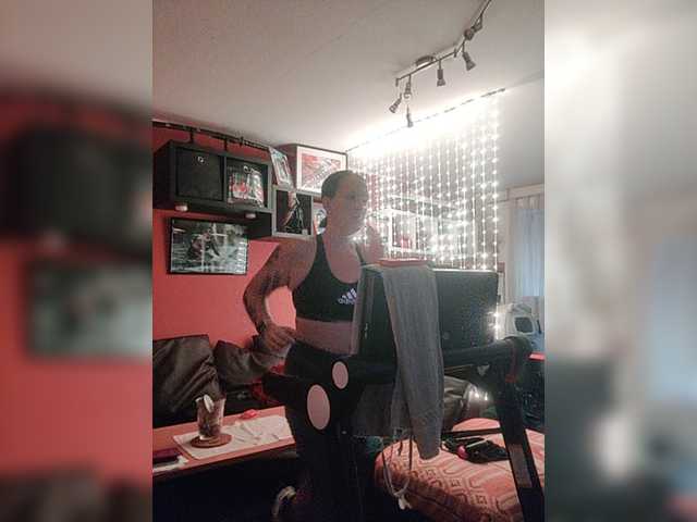 Live sex webcam photo for Wetgerman2 #276374821