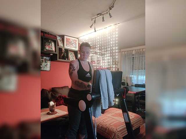 Live sex webcam photo for Wetgerman2 #276382215