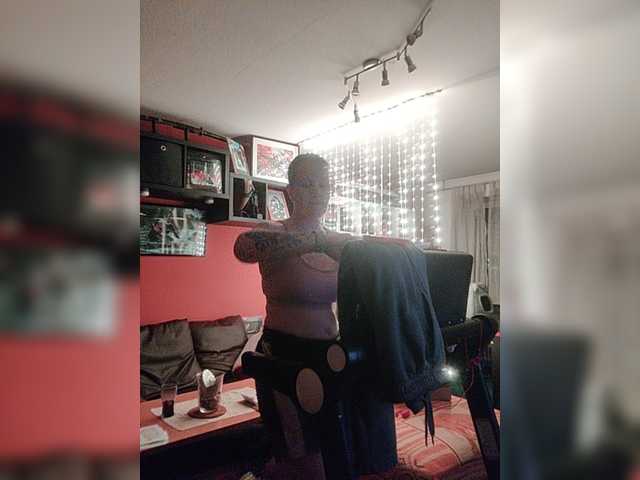 Live sex webcam photo for Wetgerman2 #276614847