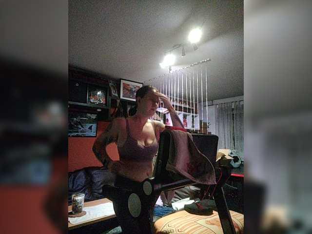 Live sex webcam photo for Wetgerman2 #276723157