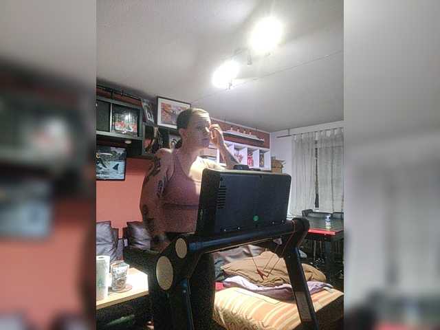 Live sex webcam photo for Wetgerman2 #276811429