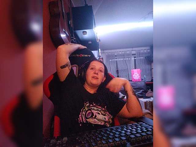 Live sex webcam photo for Wetgerman2 #276828100