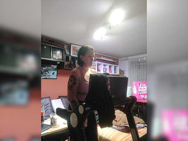 Live sex webcam photo for Wetgerman2 #276852715