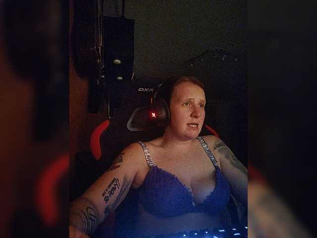 Live sex webcam photo for Wetgerman2 #277014355