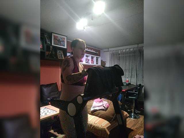 Live sex webcam photo for Wetgerman2 #277030367