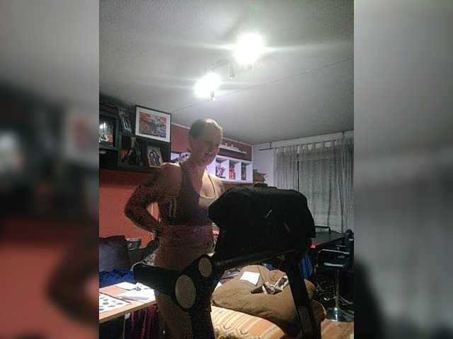 Live sex webcam photo for Wetgerman2 #277079115