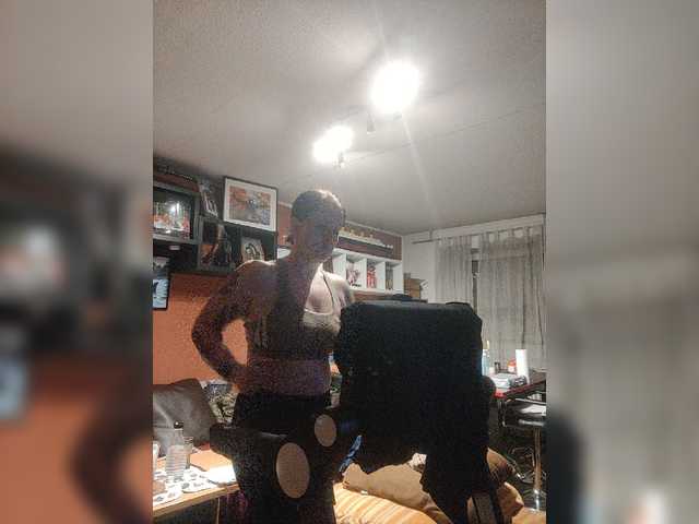 Live sex webcam photo for Wetgerman2 #277112383