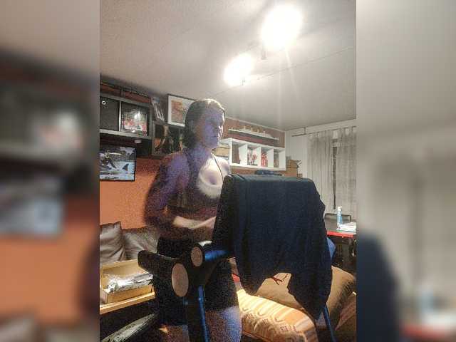 Live sex webcam photo for Wetgerman2 #277119511