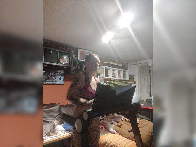 Live sex webcam photo for Wetgerman2 #277137226