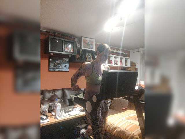 Live sex webcam photo for Wetgerman2 #277154165