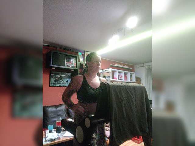 Live sex webcam photo for Wetgerman2 #277463606