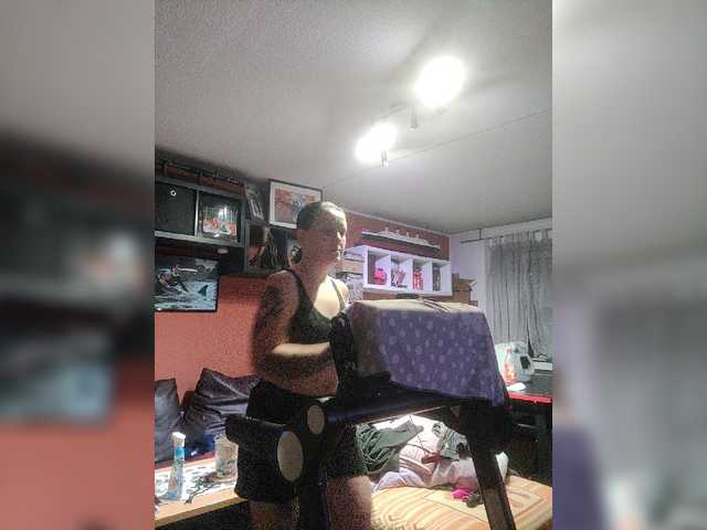 Live sex webcam photo for Wetgerman2 #277589953