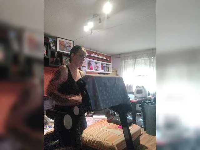 Live sex webcam photo for Wetgerman2 #277749318