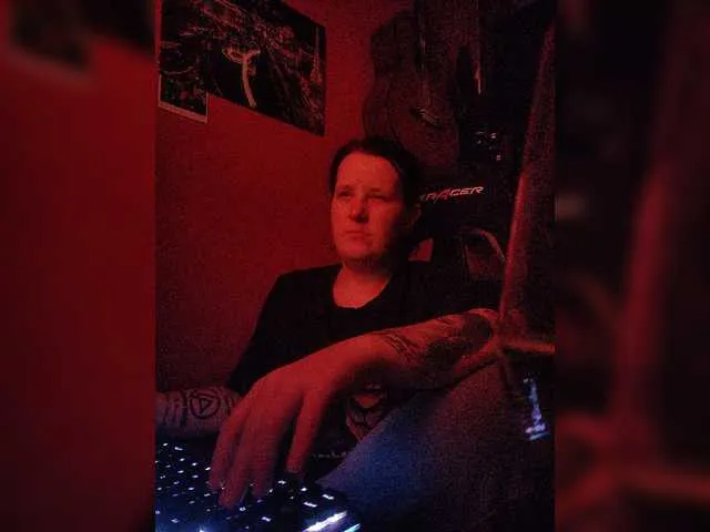 Live sex webcam photo for Wetgerman2 #277761551