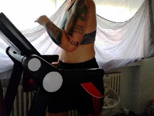 Live sex webcam photo for Wetgerman2 #291655196