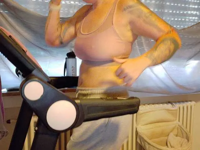 Live sex webcam photo for Wetgerman2 #291803366