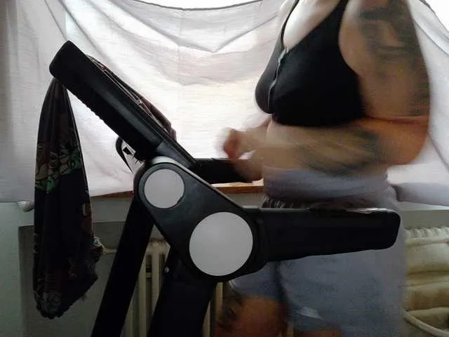 Live sex webcam photo for Wetgerman2 #292161871