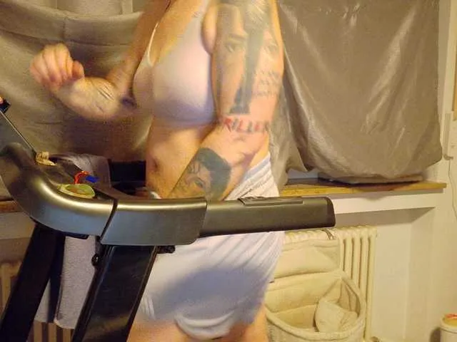 Live sex webcam photo for Wetgerman2 #293311844