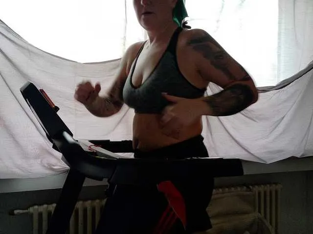 Live sex webcam photo for Wetgerman2 #293392412