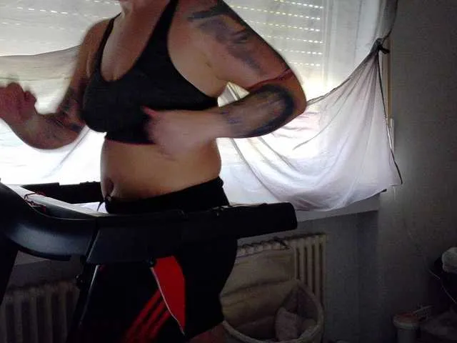 Live sex webcam photo for Wetgerman2 #293659486