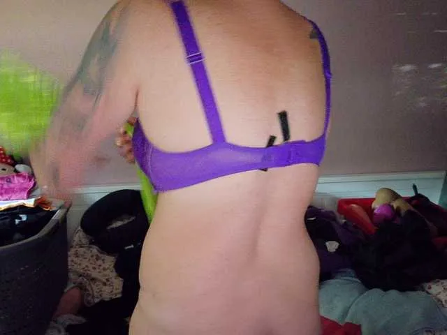 Live sex webcam photo for Wetgerman2 #293860359