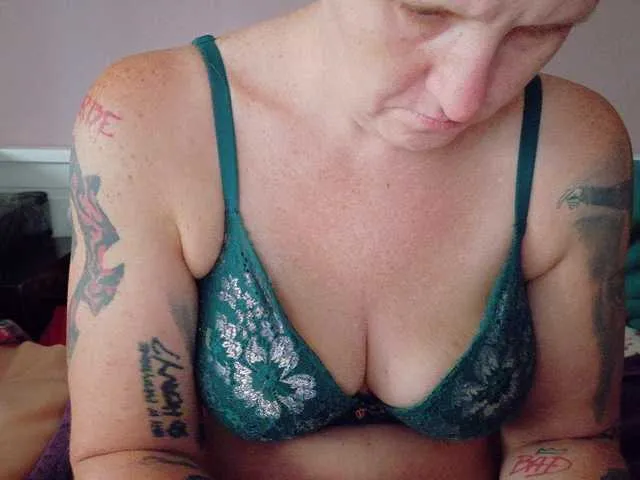 Live sex webcam photo for Wetgerman2 #293952571