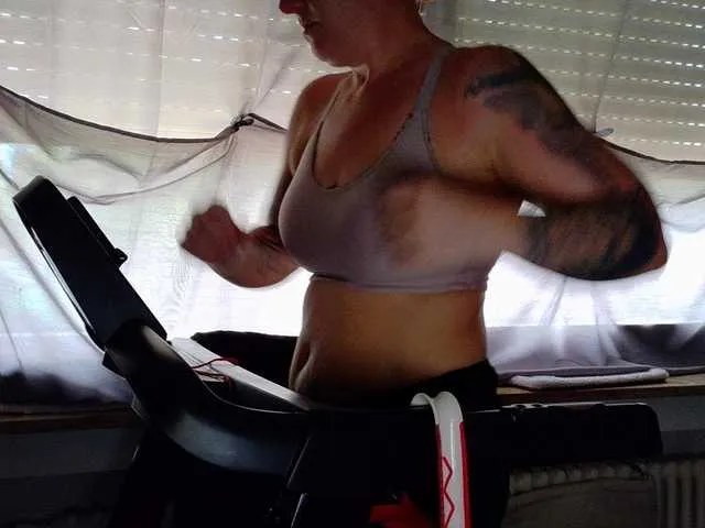 Live sex webcam photo for Wetgerman2 #294002237