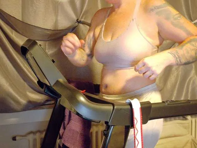 Live sex webcam photo for Wetgerman2 #294192341