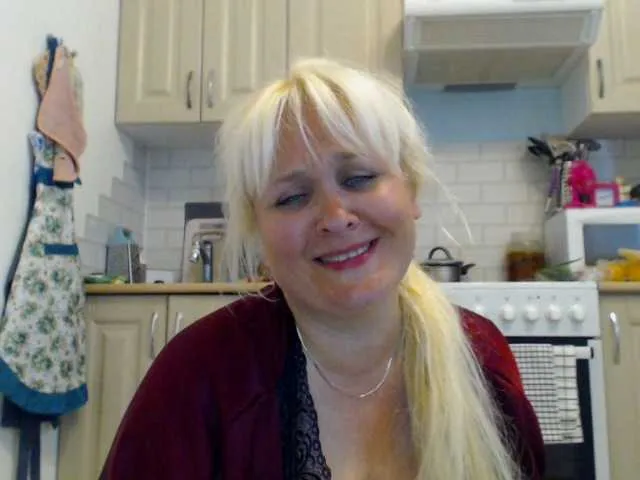 Live sex webcam photo for WhiteQueen--1 #275466714