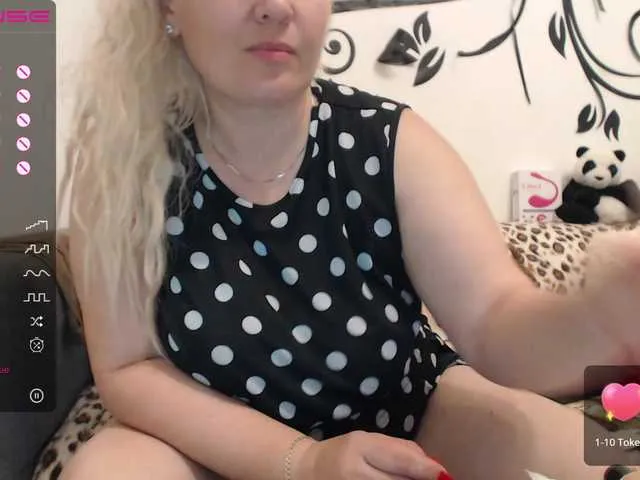 Live sex webcam photo for WhiteQueen--1 #275970850