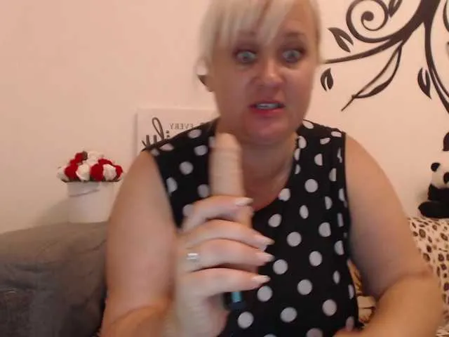 Live sex webcam photo for WhiteQueen--1 #276104370