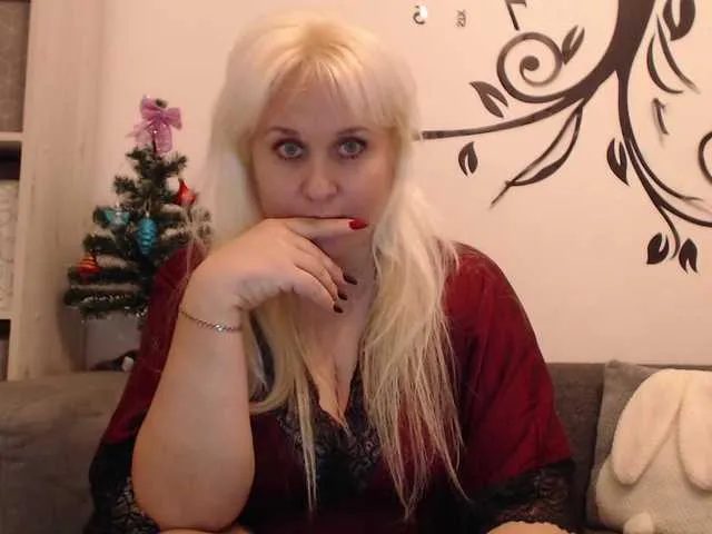 Live sex webcam photo for WhiteQueen--1 #276932371