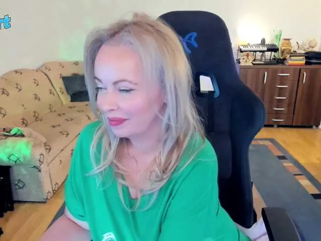 Live sex webcam photo for WhitneyLynnCams #290850187