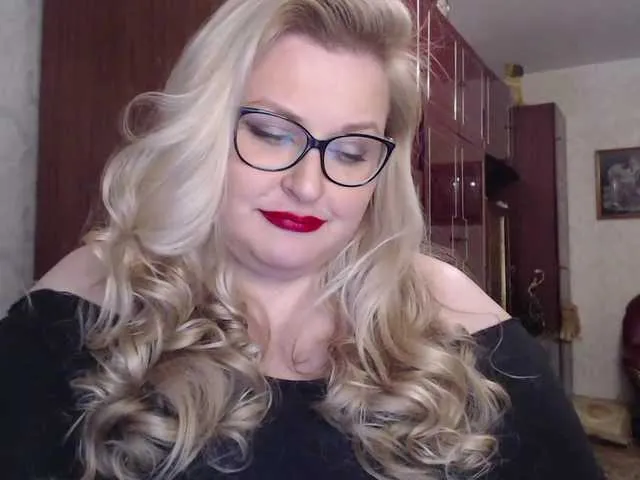 Live sex webcam photo for WifeyNusha #271907697