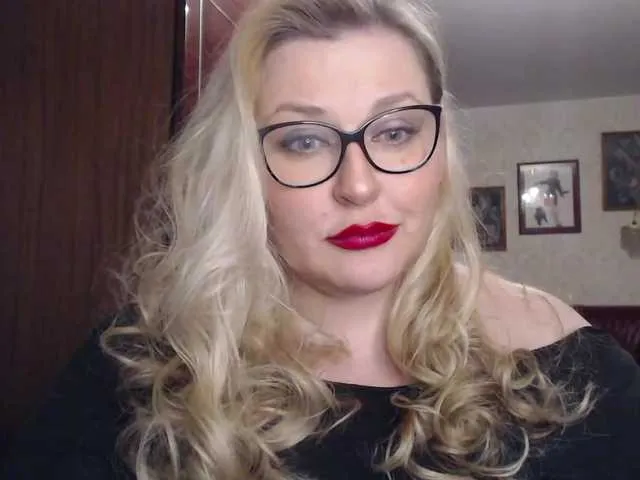 Live sex webcam photo for WifeyNusha #272379145