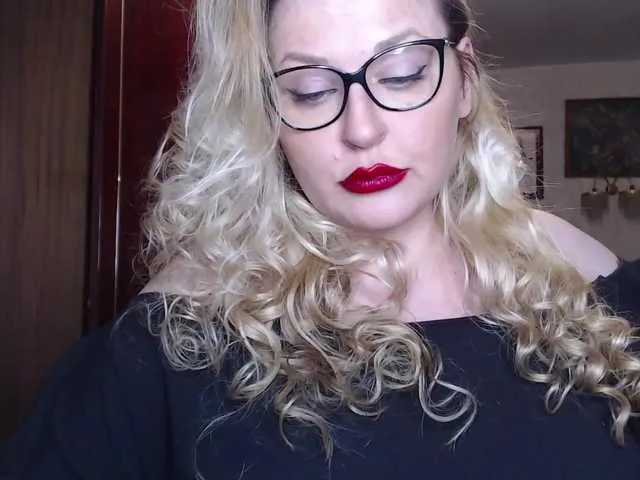 Live sex webcam photo for WifeyNusha #273743296