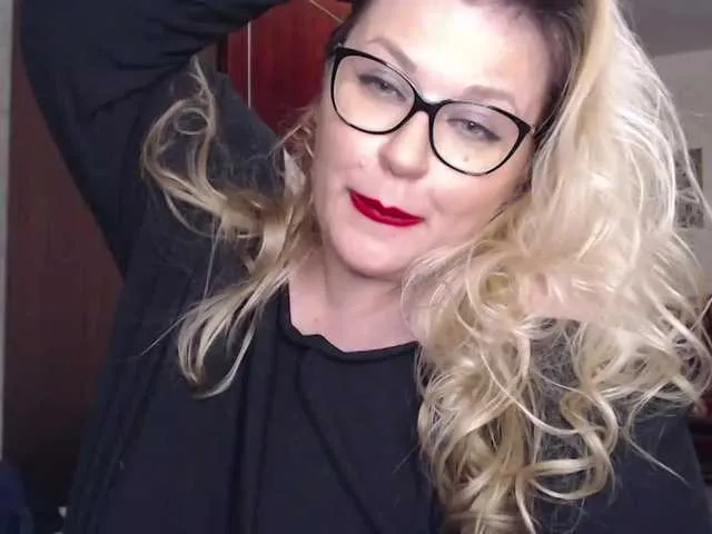 Live sex webcam photo for WifeyNusha #273766032