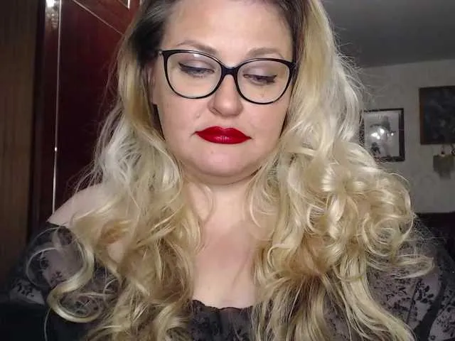 Live sex webcam photo for WifeyNusha #274425351