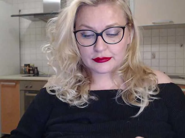 Live sex webcam photo for WifeyNusha #276186962