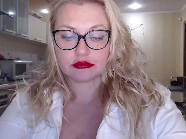 Live sex webcam photo for WifeyNusha #276615111