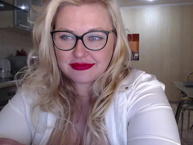 Live sex webcam photo for WifeyNusha #276622297