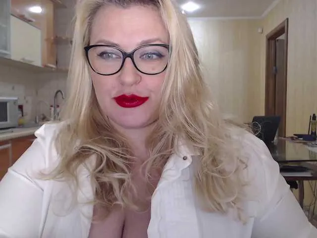 Live sex webcam photo for WifeyNusha #276769287