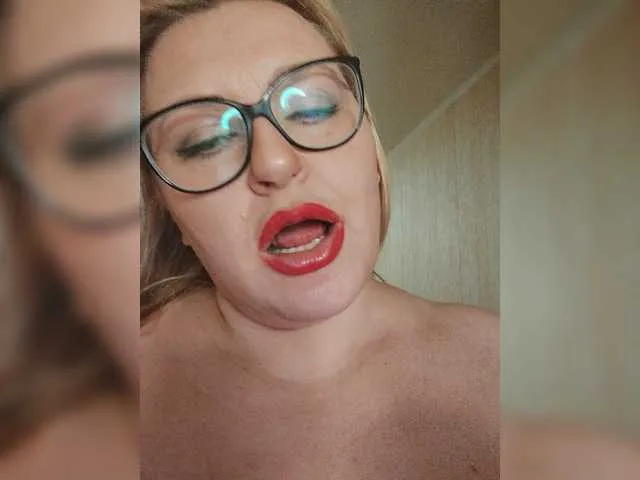 Live sex webcam photo for WifeyNusha #276806740