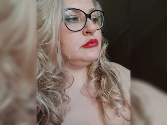 Live sex webcam photo for WifeyNusha #277052972
