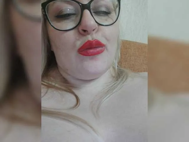 Live sex webcam photo for WifeyNusha #277111405