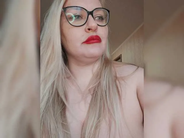 Live sex webcam photo for WifeyNusha #277671332