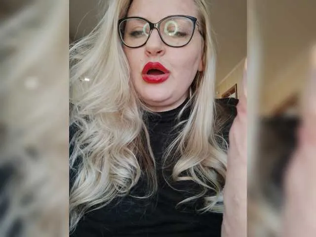 Live sex webcam photo for WifeyNusha #277911765